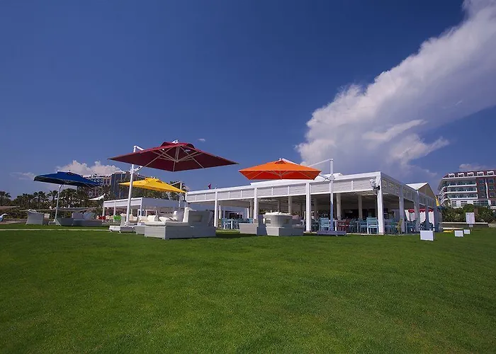 Seamelia & Resort Side