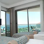 Seamelia & Ultra 5 Stars 5* Side