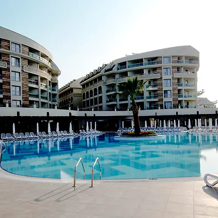 Resort Seamelia & Ultra 5 Stars Side